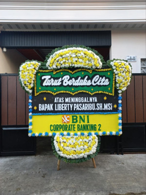 Papan Bunga Duka di Pucung