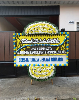 Papan Bunga Duka di Pucung